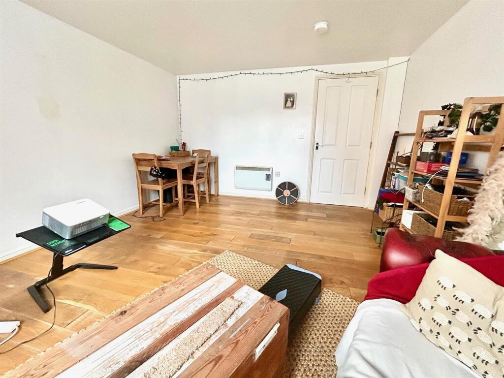 17 ELIOT MEWS L 2.jpg