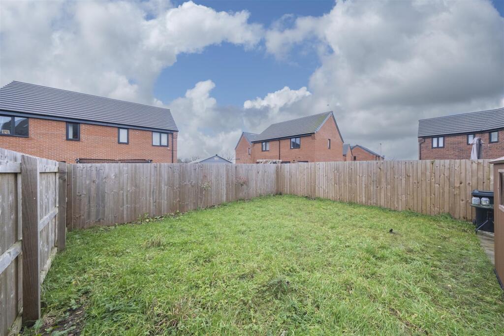 35 Dartmoor Close-023.JPG