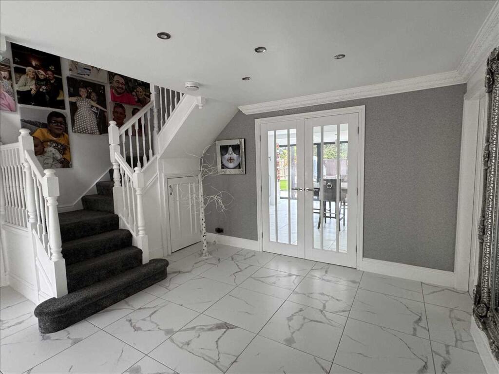 GROUND FLOOR