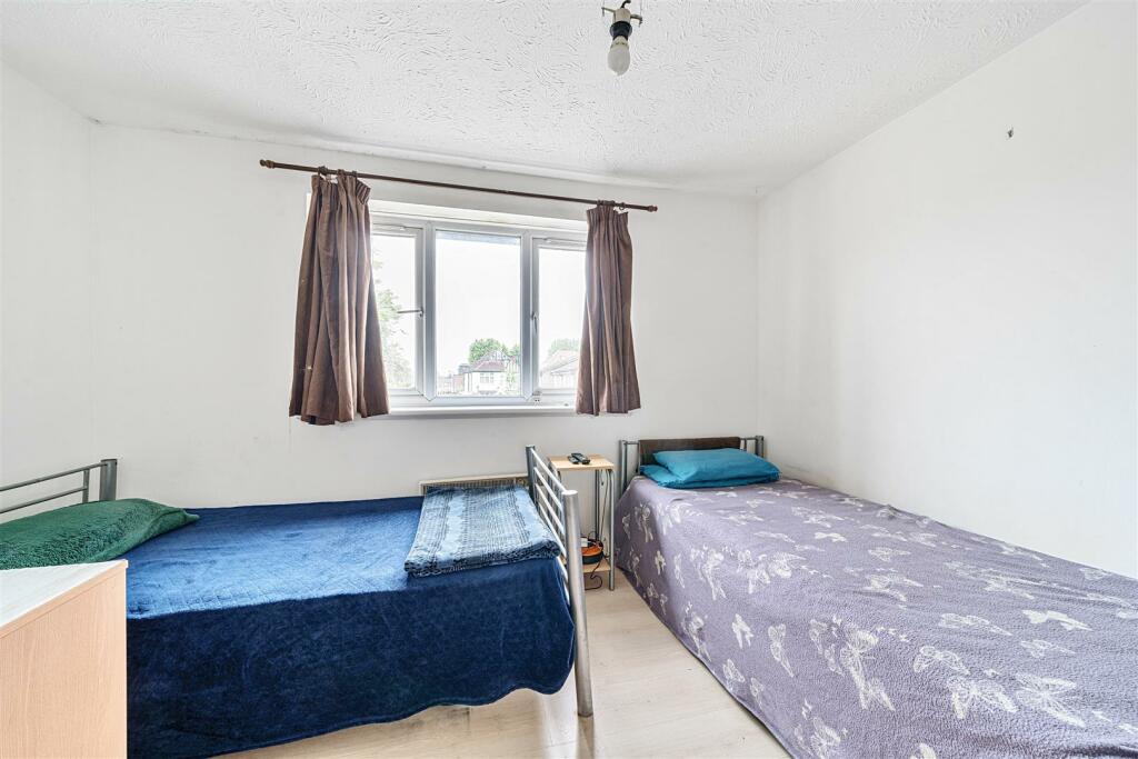 Bedroom 1.jpg