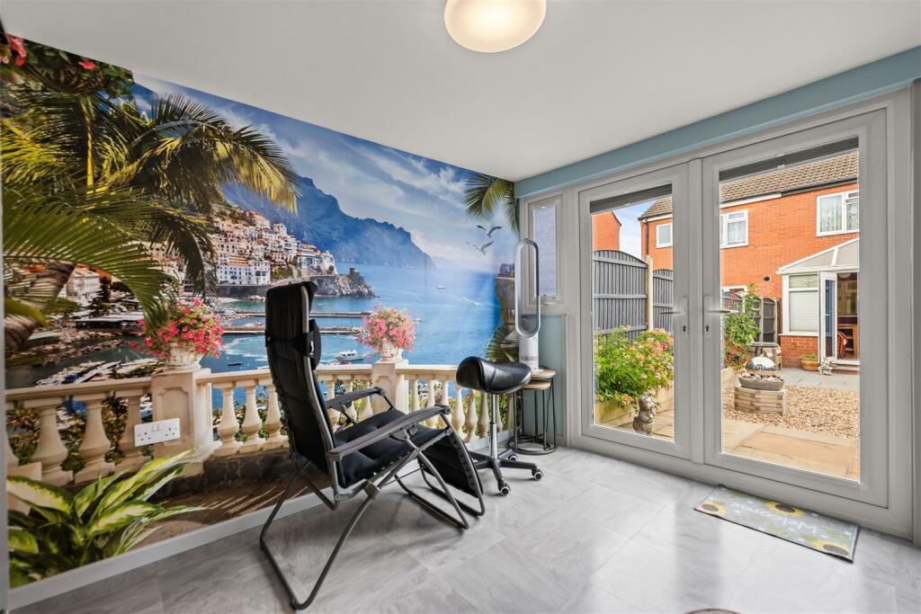 2 St James Close-06.jpg