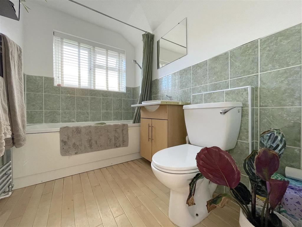 Bathroom (1).jpeg