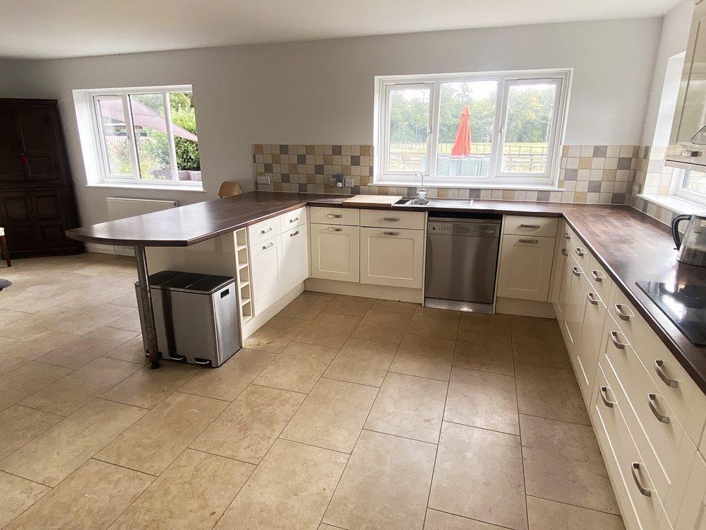kitchen2.jpg