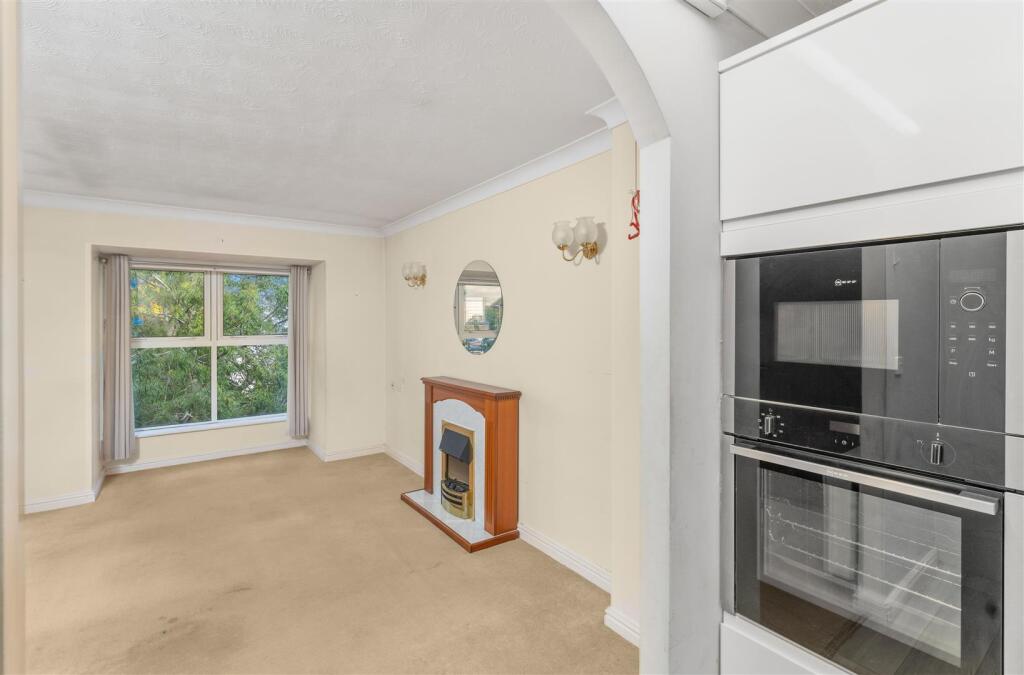 39 Chamberlaine Court, Banbury-11.jpg