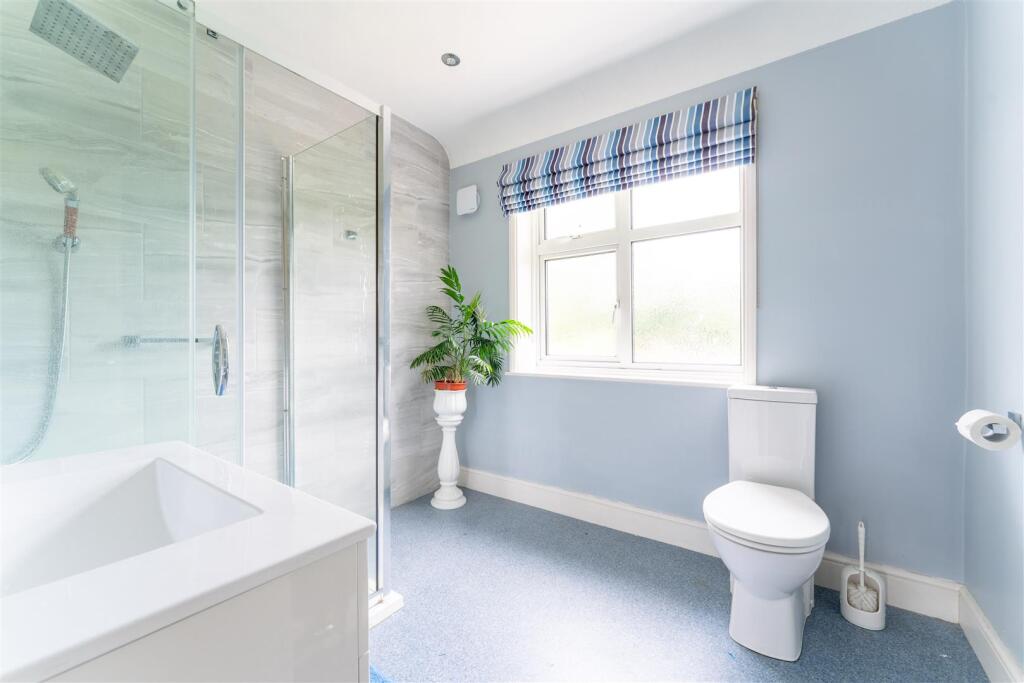 49 Bathroom Bath.jpg