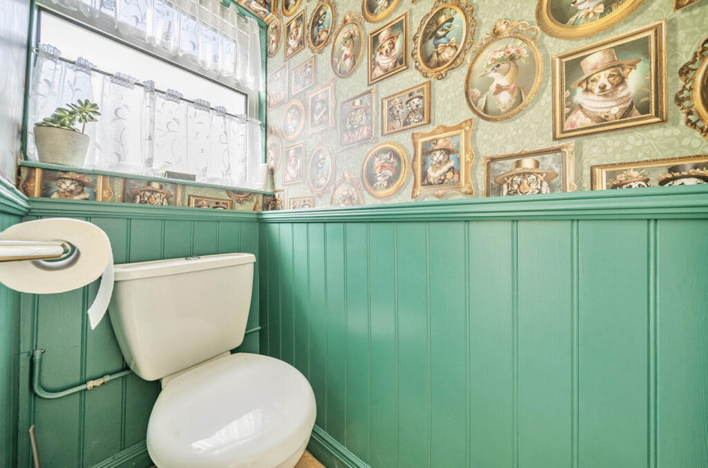 1300175-10-6839eb...