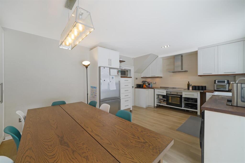 78 Worcester Crescent - RwDuZ5QKO6h4DhpDg41s.jpg