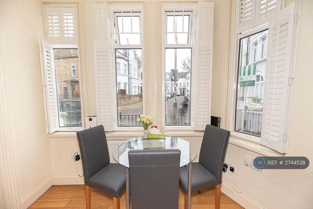 Sitting Room 5