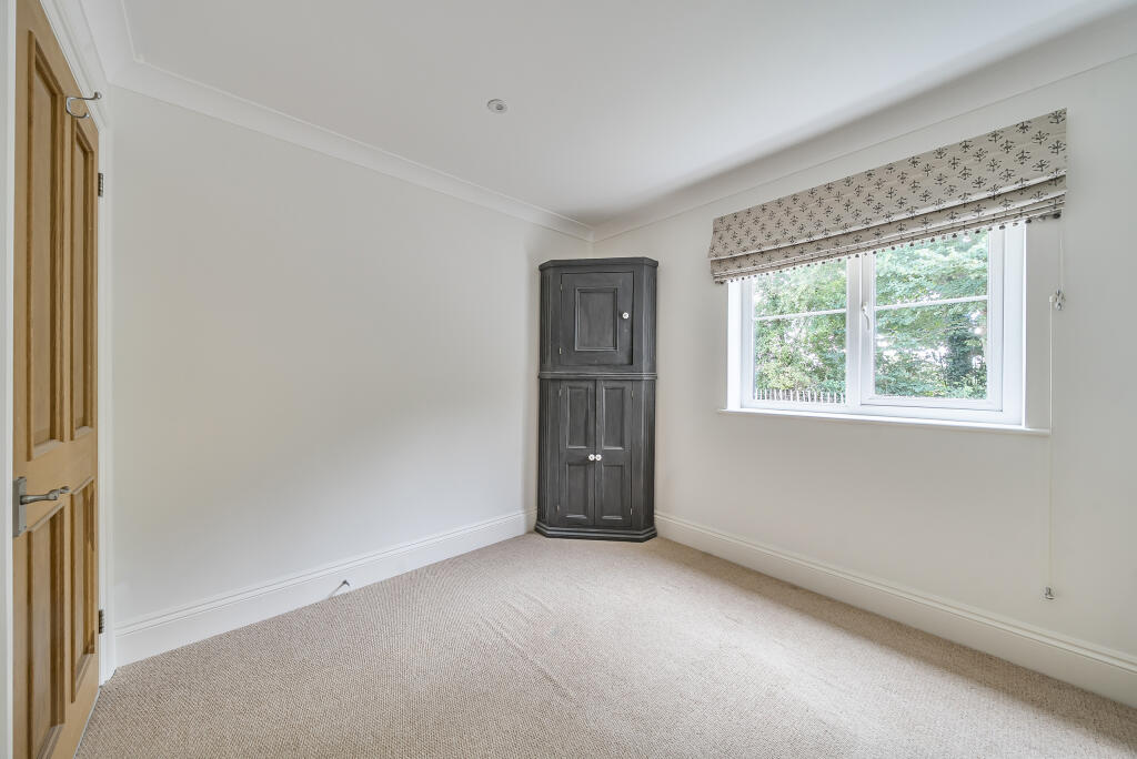 Office / Bedroom 5