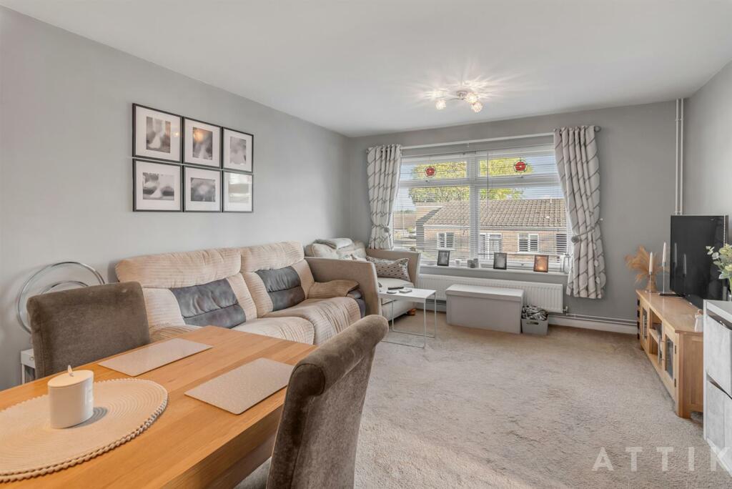 36 Lansbury Rd, Halesworth IP19 8SA (17).jpg