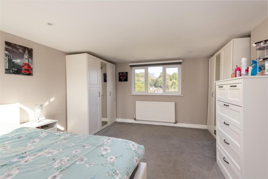 10 Birchfields bedroom4b.jpg