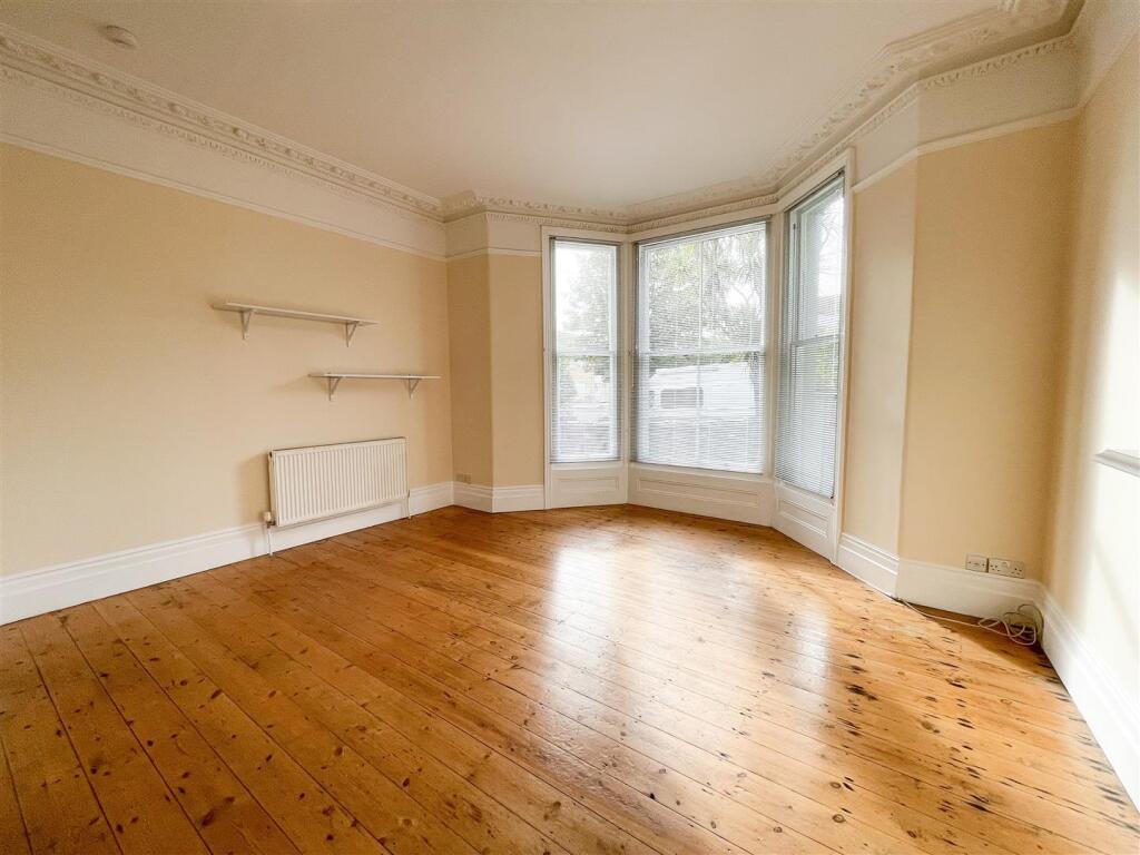 Living Room/Kitchen