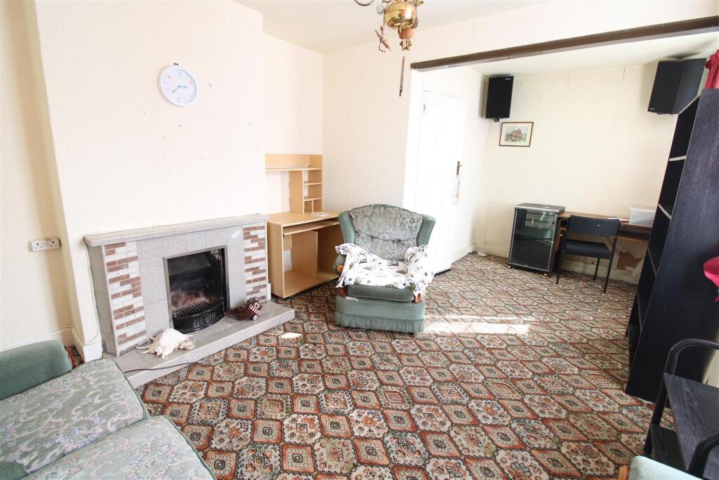 Lounge2.JPG