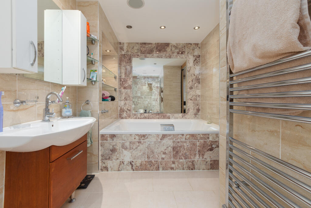 En-Suite Bath