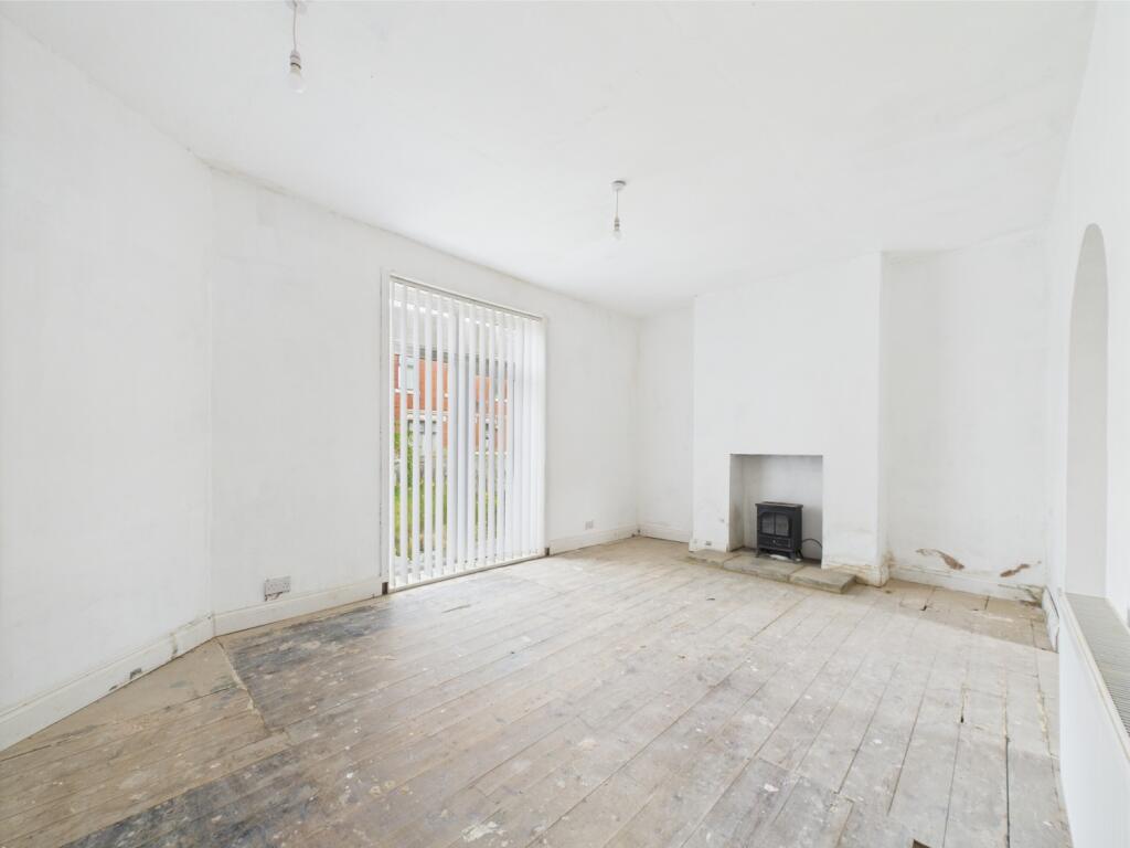 CAM02195G0-PR0073-STILL005