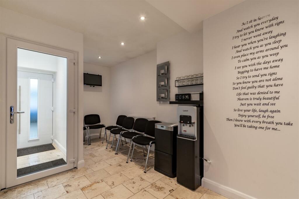 8526847-interior44.jpg
