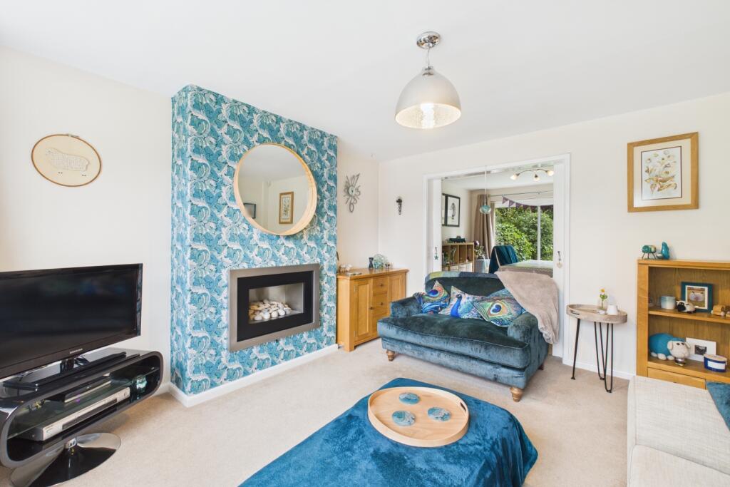 CAM03162G0-PR0244-STILL004