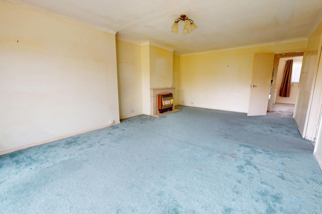 LOUNGE / DINING ROOM