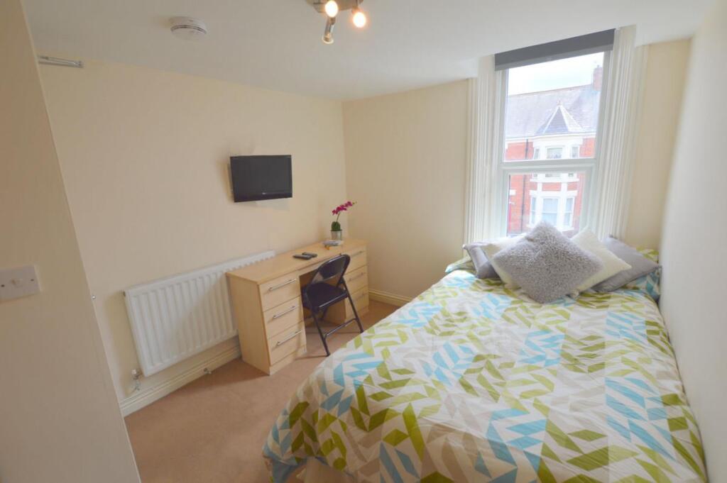 37 Meldon Terrace Yellow Bedroom.jpg