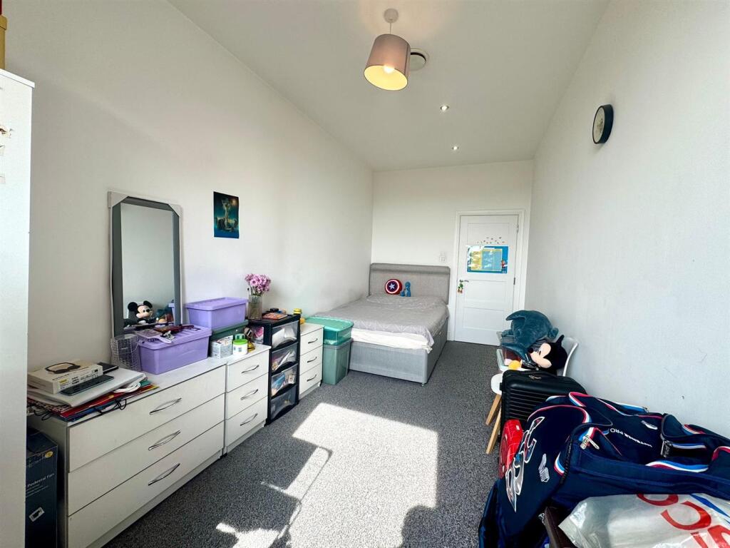 Bedroom pic 2.jpeg