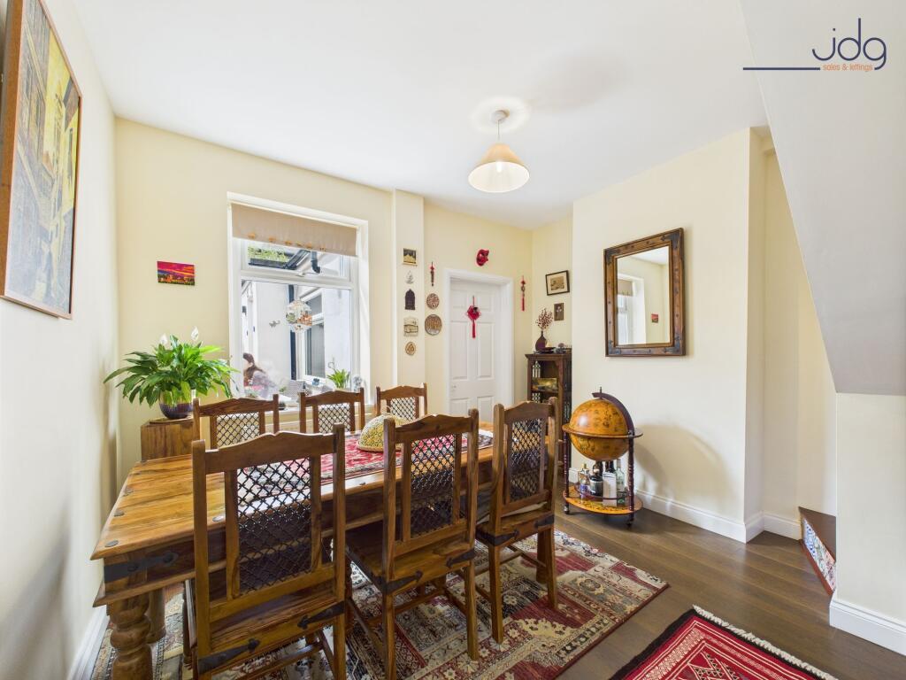 Wood-effect Dining Room