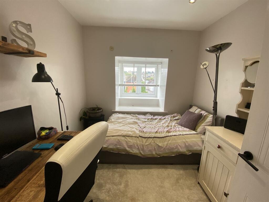 BEDROOM 2