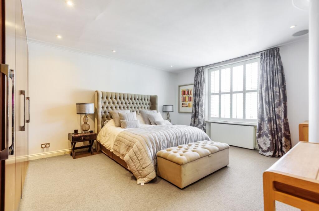 62b2eb5221de0-l-8637