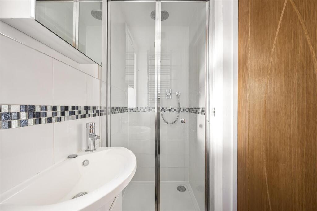 Courtlands Close 8-003.JPG