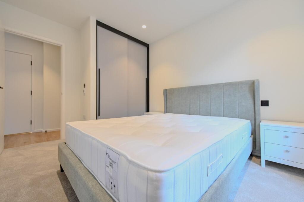 Bedroom    .jpg