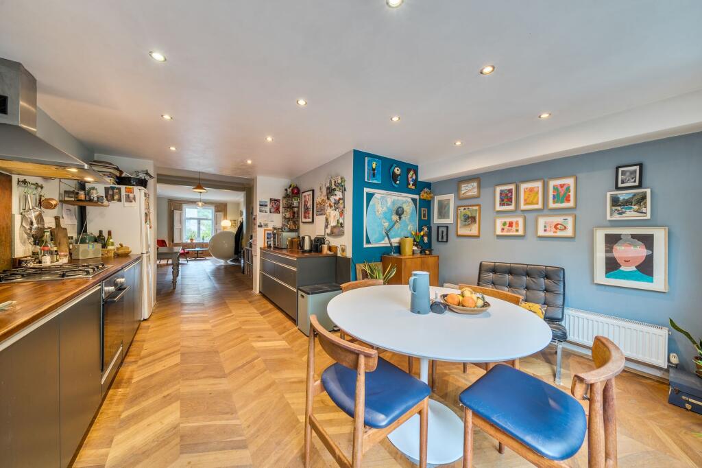 Kitchen / dining room
