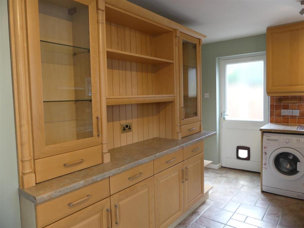 kitchen 2.JPG