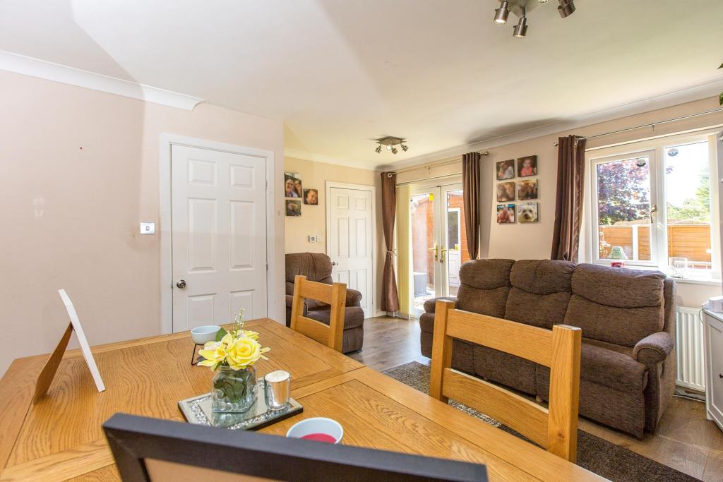 Lounge/Dining Room