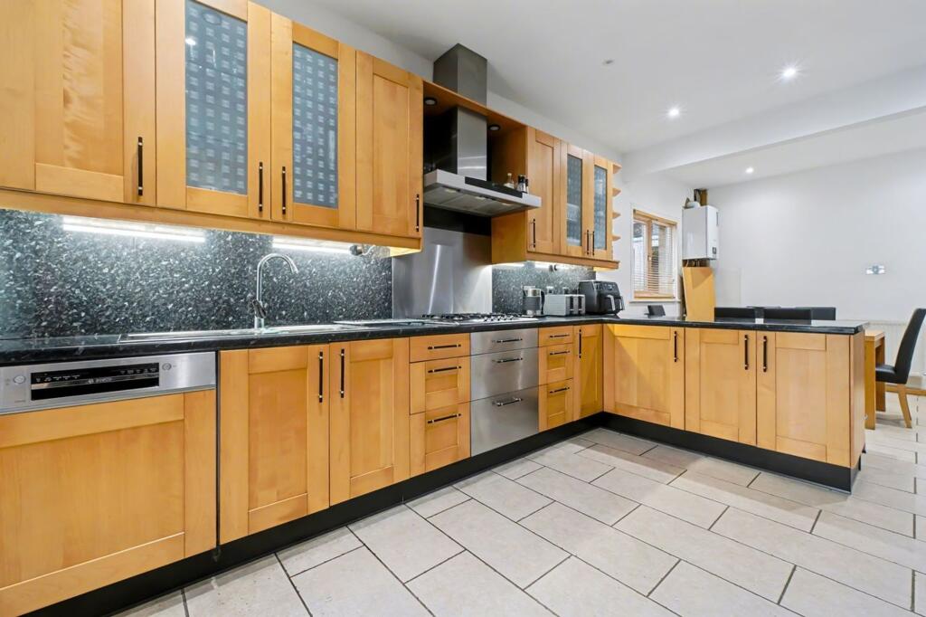 Colchester Road E10