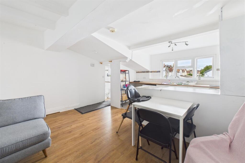 Flat A, 284 Gloucester Road, Horfield, Bristol BS7