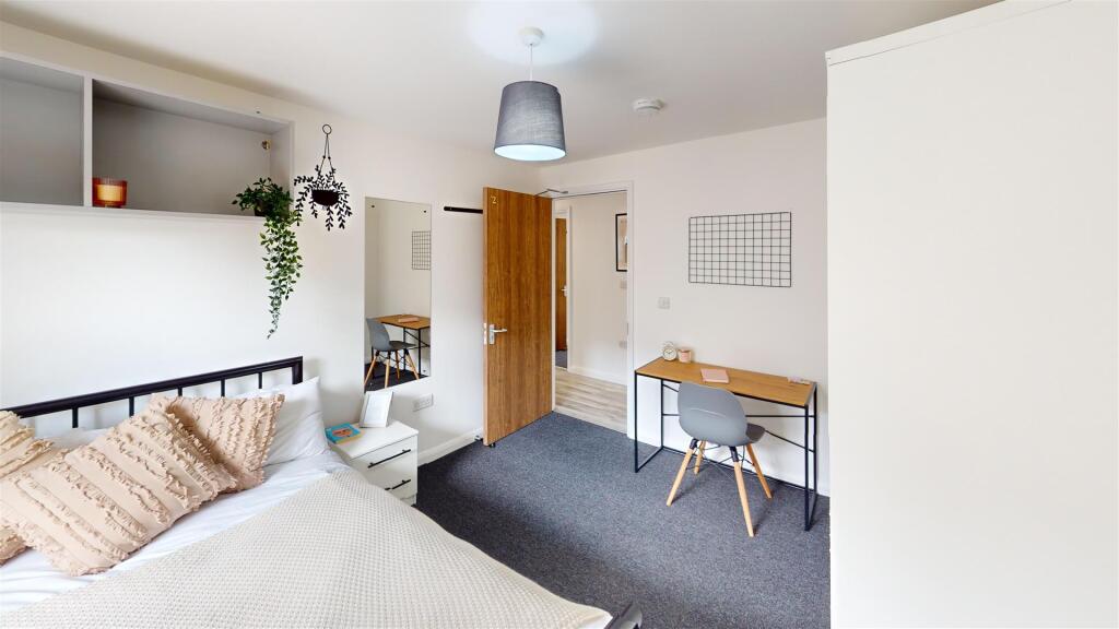 Flat-3-8-Piccadilly-Place-Bedroom-2 2.jpg