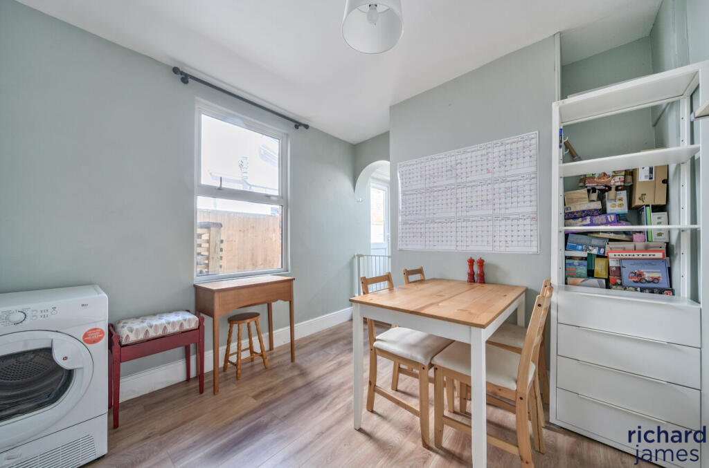 0b84efc6f70d43019039c0e70128bb2e