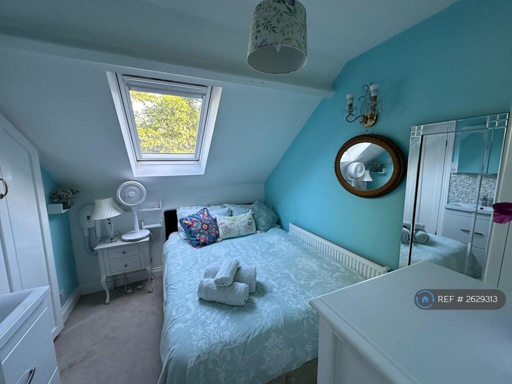 En Suite Bedroom In Apt