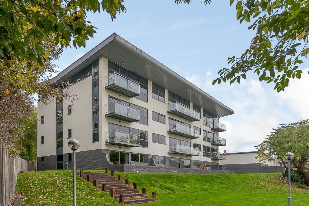 8403850-exterior11.jpg
