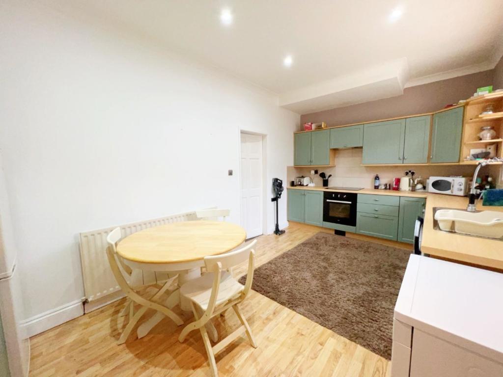 Kitchen pic 3.jpg
