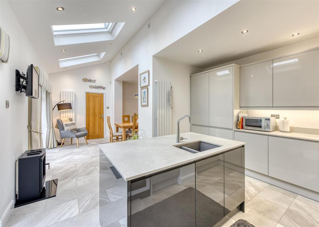 75 Birches Road-kitchen8.jpg