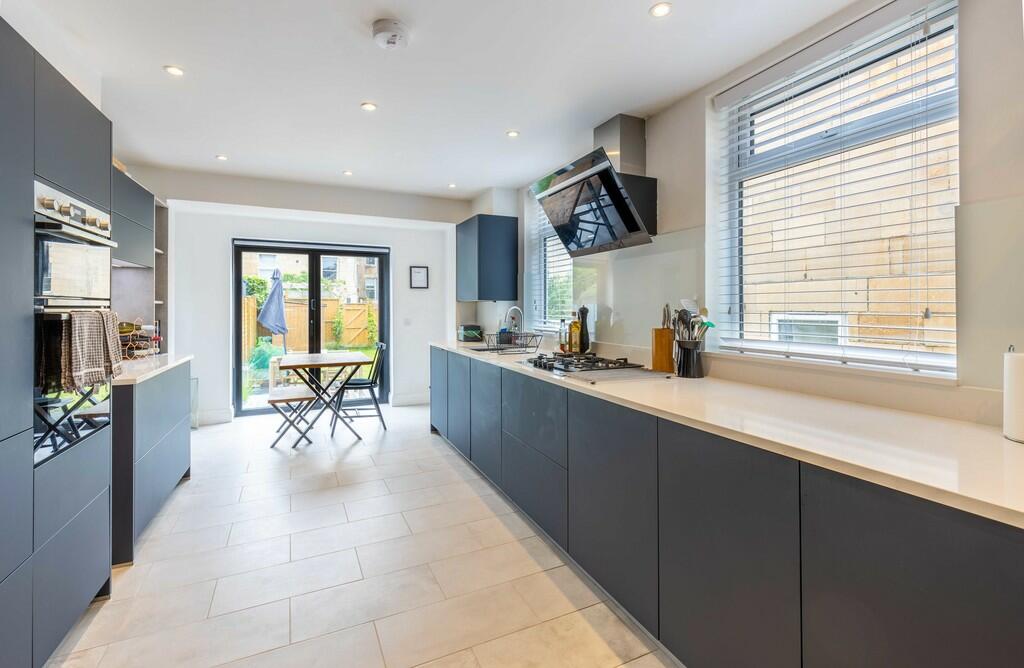 Kitchen/Breakfast...