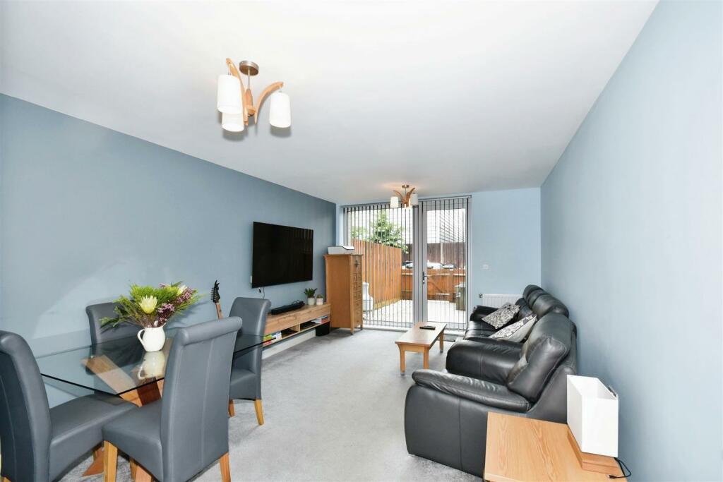 6065cd45-Lounge.JPG