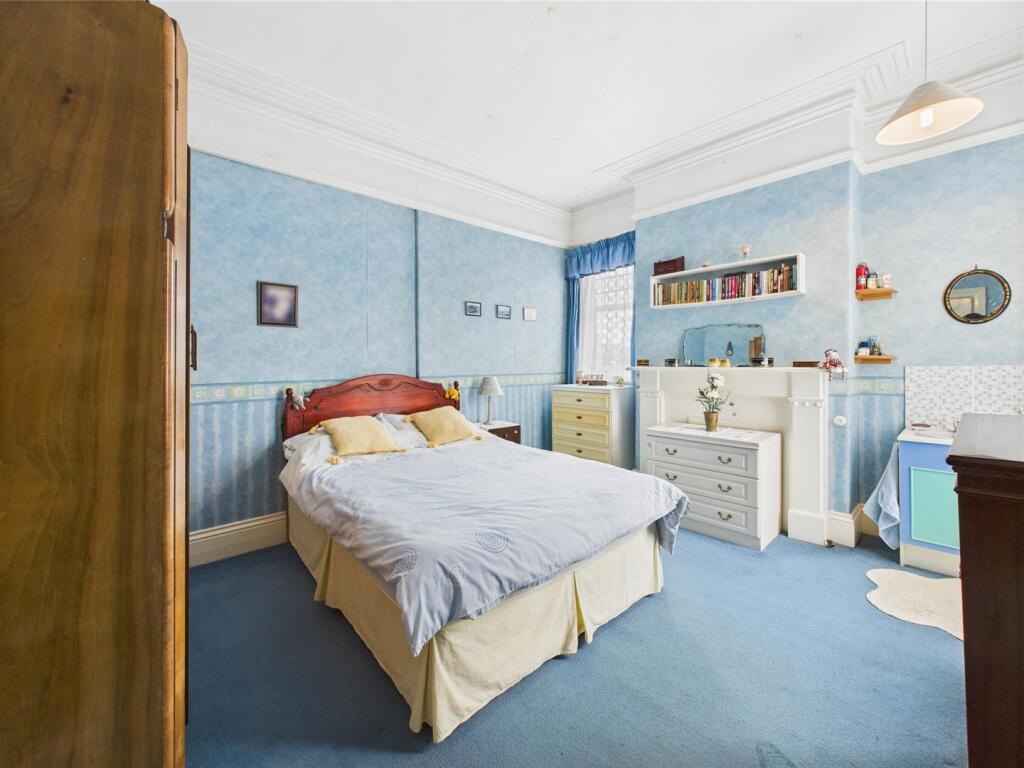 Bedroom: