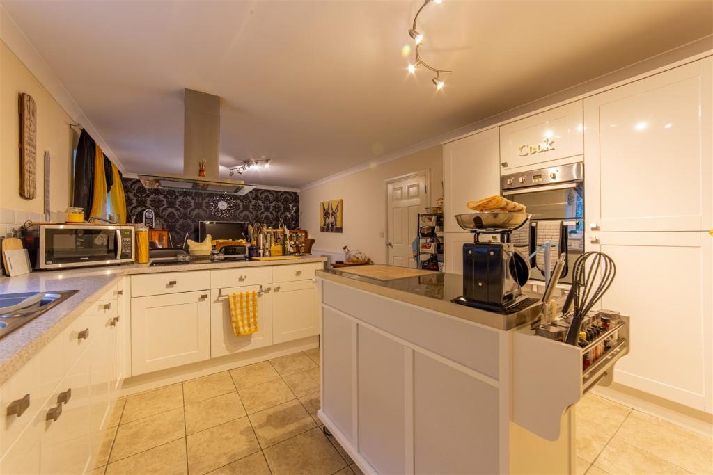 5 Snatchwood Court-25.jpg