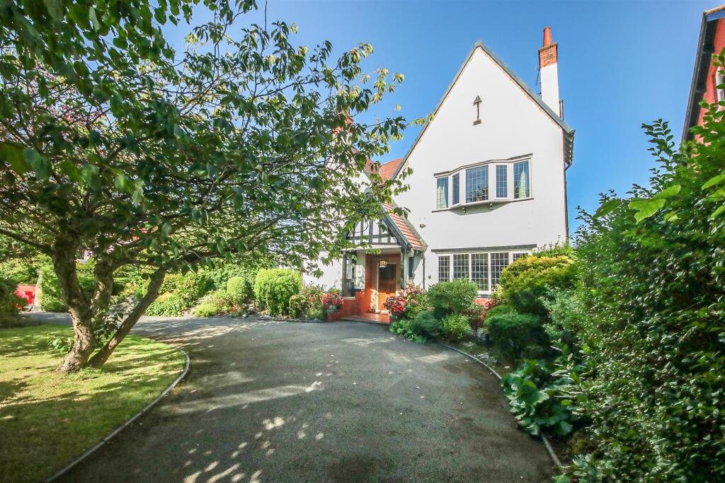 Front Garden/Driveway