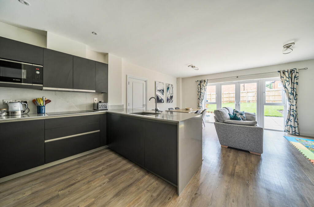 1327487-4-688b8d4...