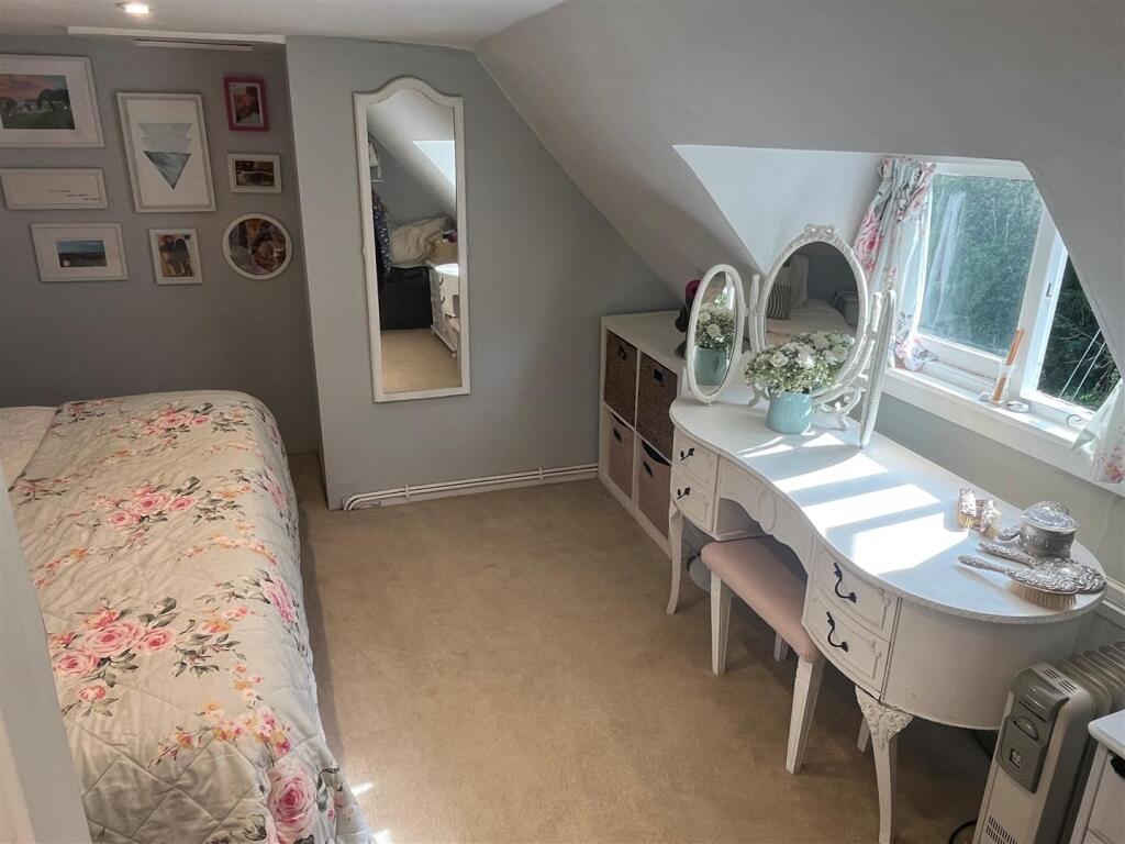 Wentworth bedroom 4.jpg