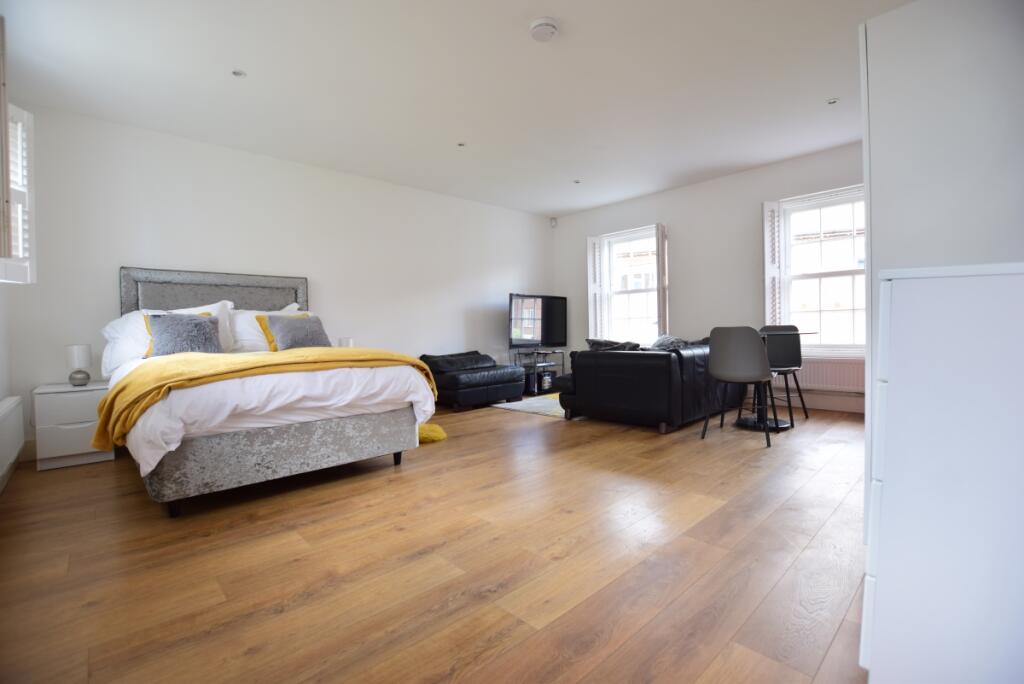 Lounge/Bedroom
