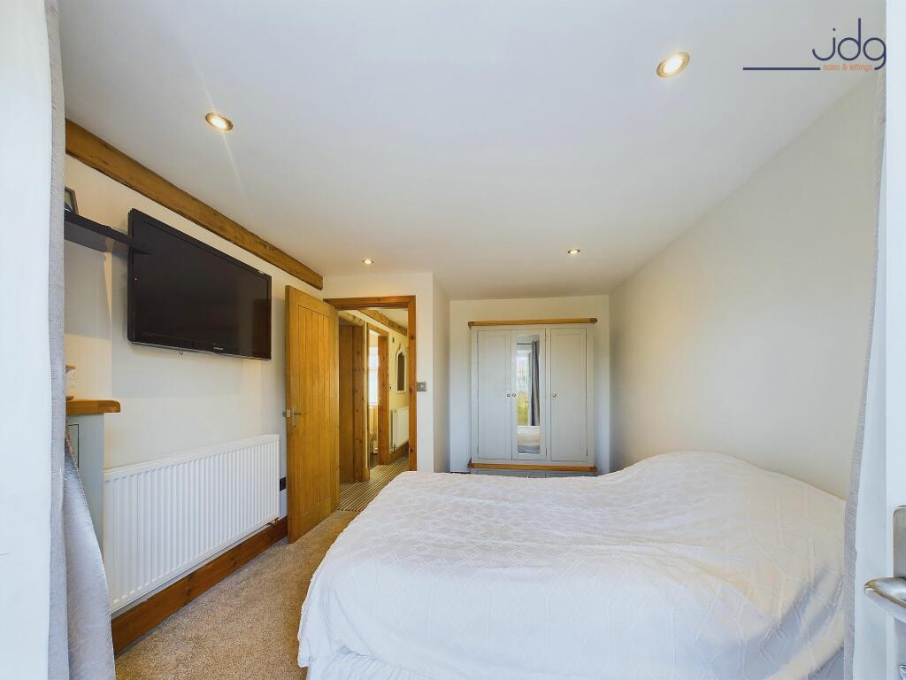 2nd double bedroom