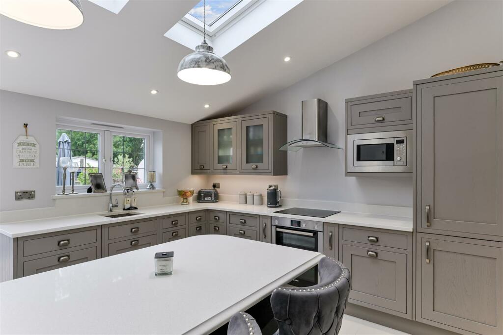 CONNAUGHT ROAD, 36 (9).jpg